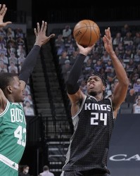  福克斯极速突破撕裂防线，国王客场爆冷击败掘金止颓势