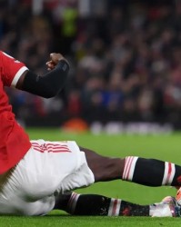  萨拉赫梅开二度利物浦主场完胜曼联稳固榜首