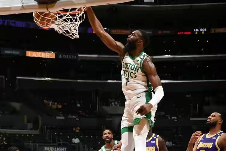  布朗40分绿军末节翻盘战胜独行侠  